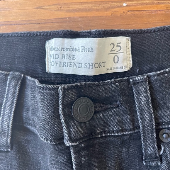 Abercrombie & Fitch boyfriend shorts - Picture 2 of 3